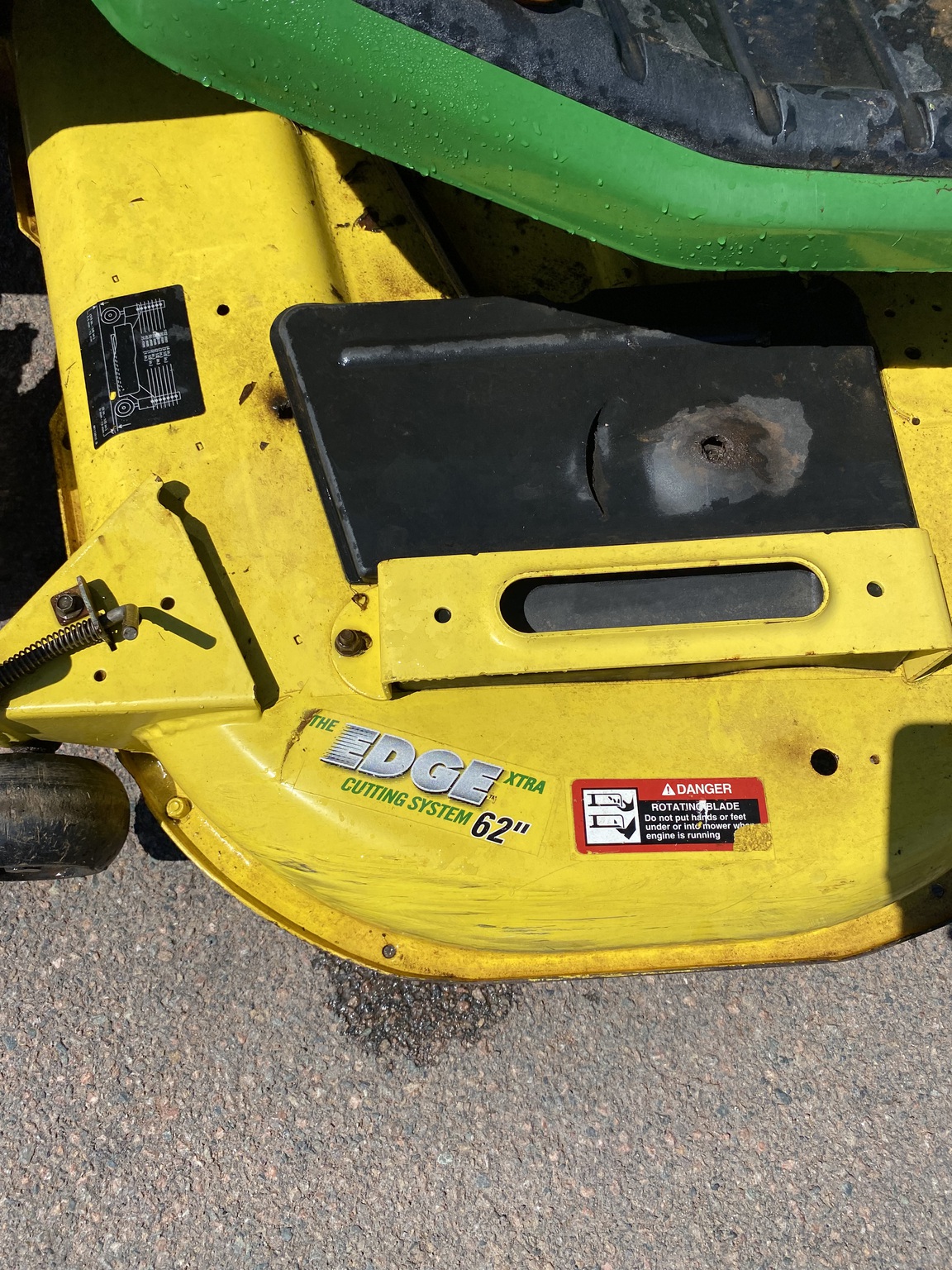 2011 John Deere X748 Image 3