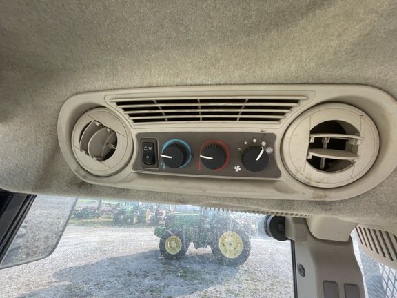 2013 John Deere 6115D Image 12