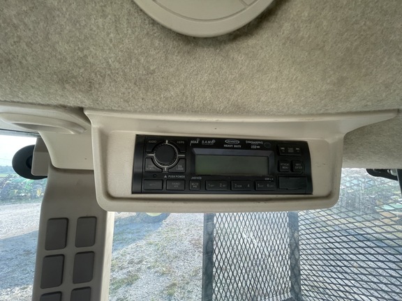 2013 John Deere 6115D Image 11