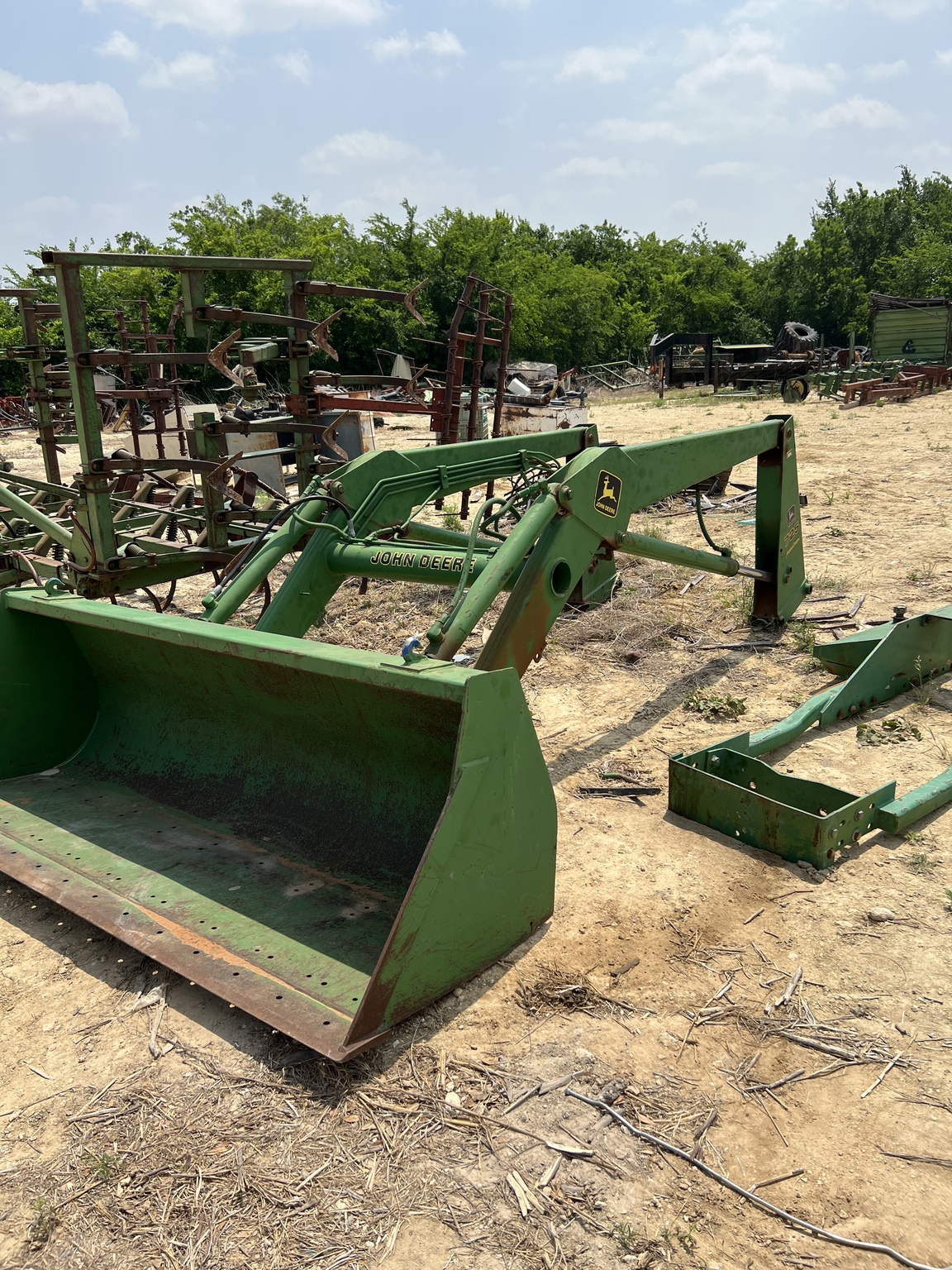 John Deere 725 Image 1