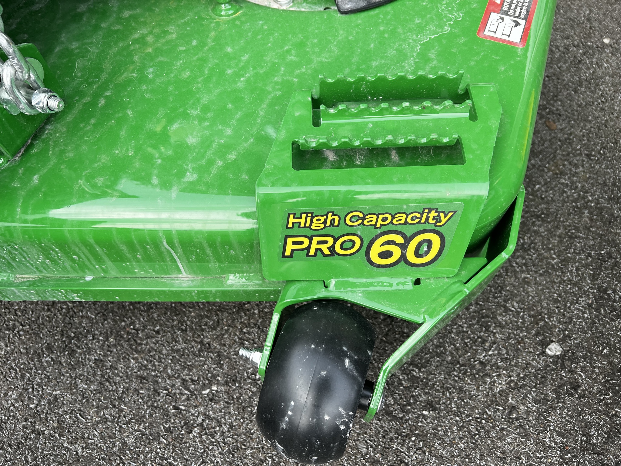 2025 John Deere Z720E Image 6