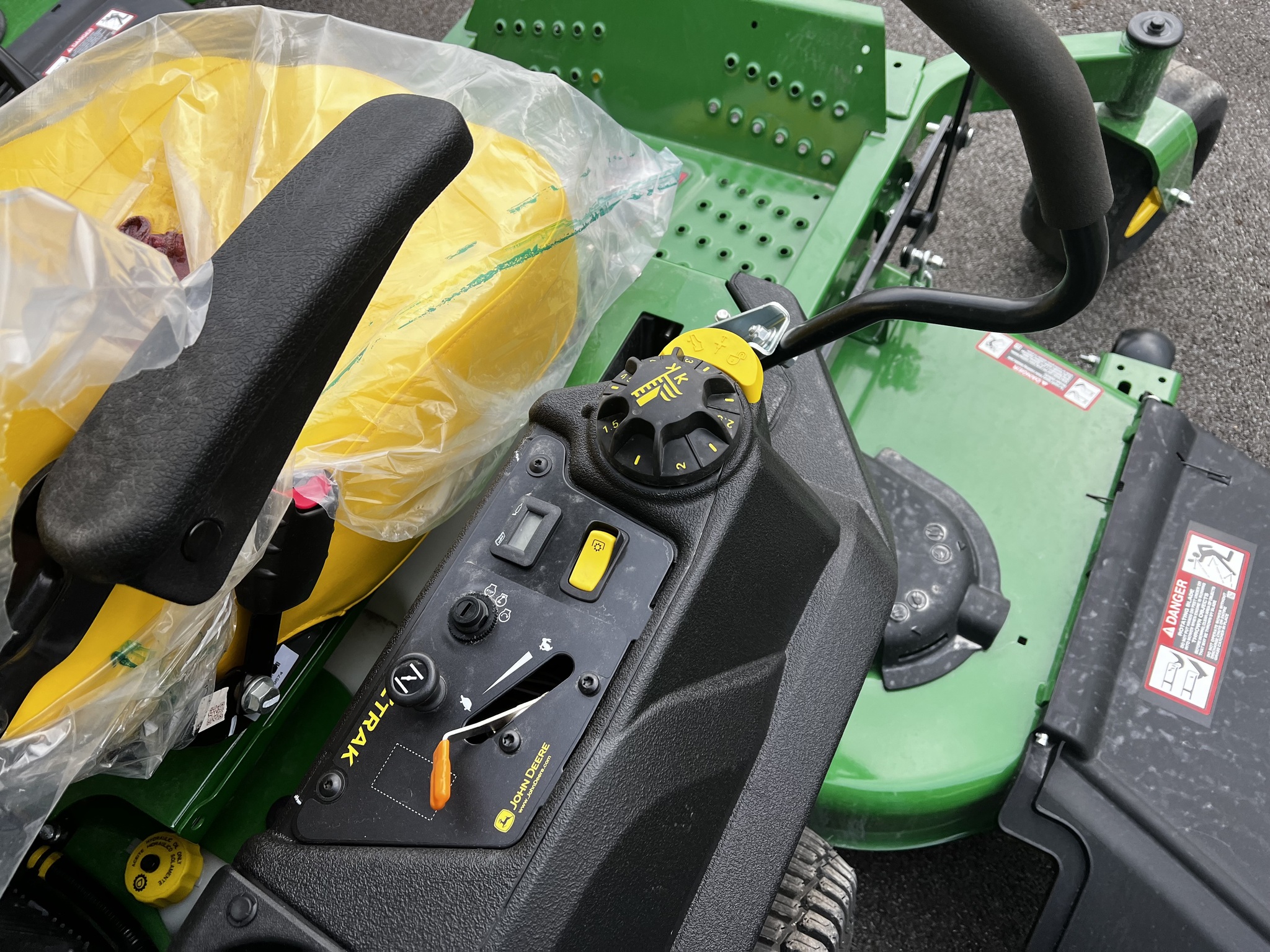 2025 John Deere Z720E Image 5