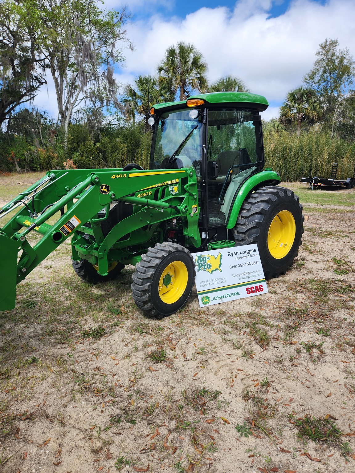 2023 John Deere 4052R Image 1