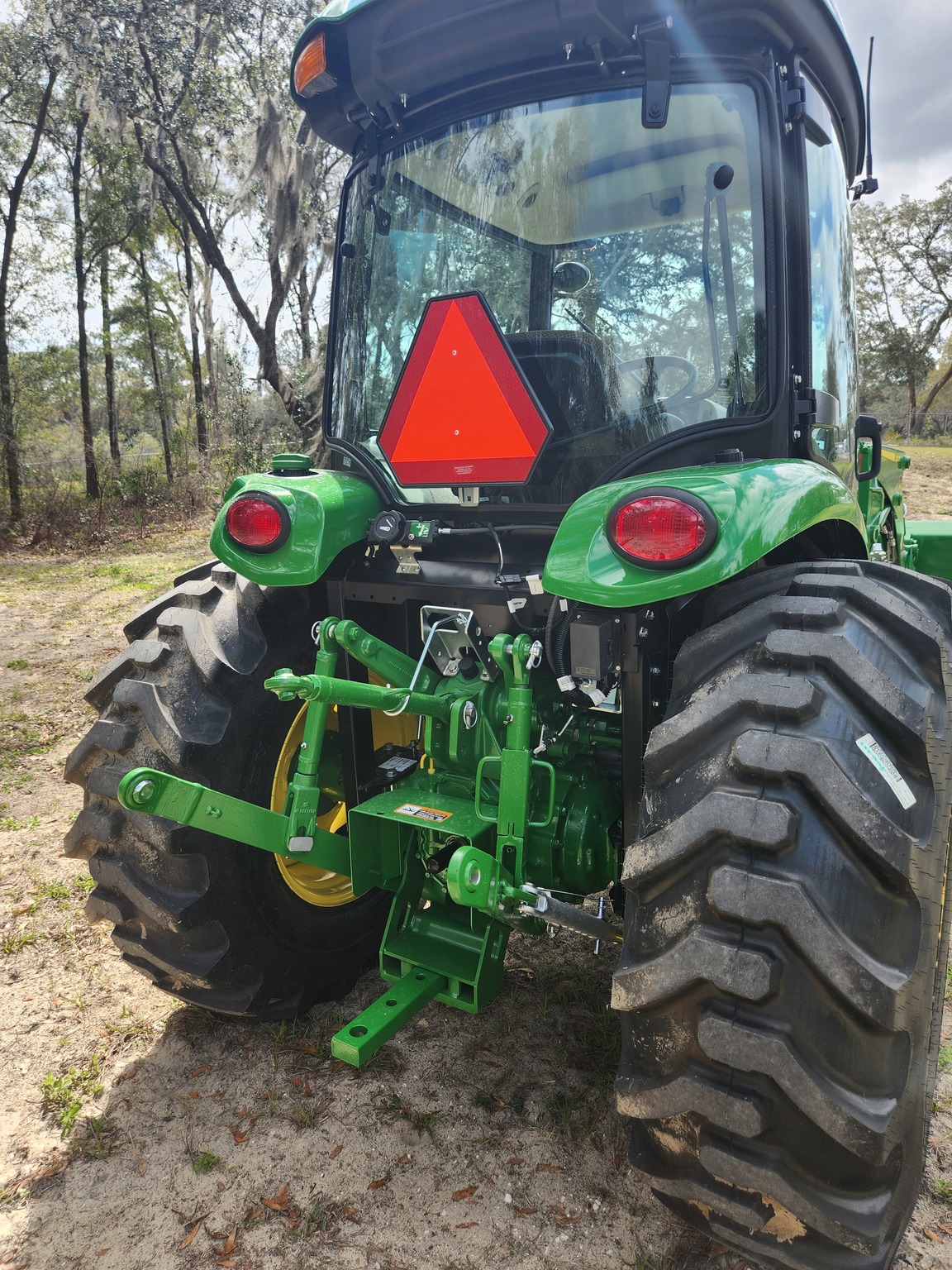 2023 John Deere 4052R Image 8