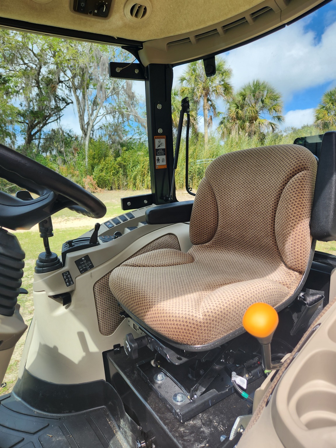 2023 John Deere 4052R Image 6