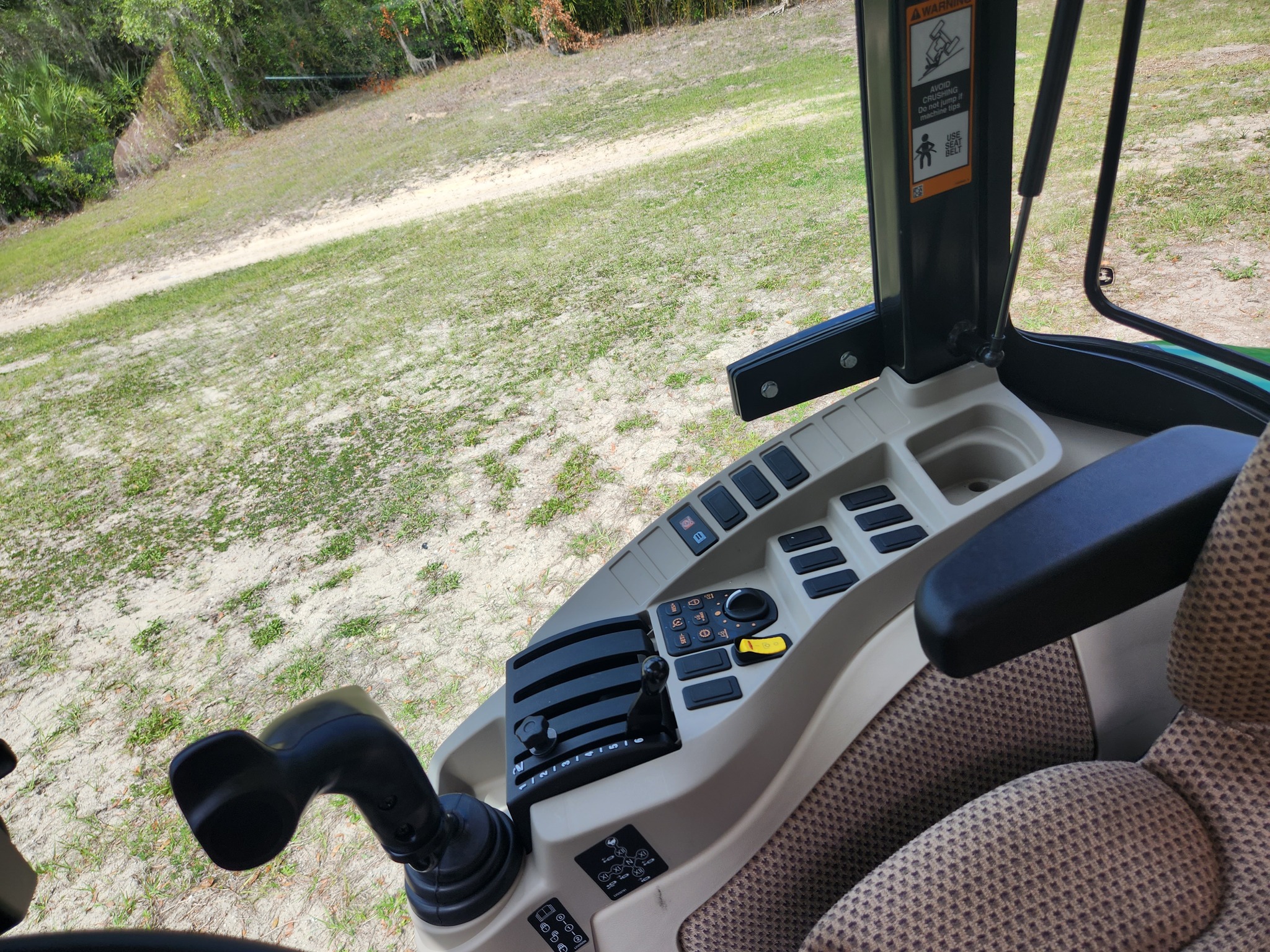 2023 John Deere 4052R Image 7