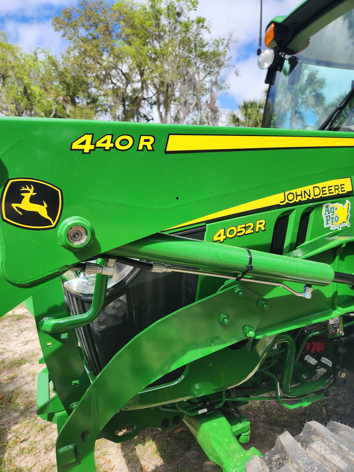2023 John Deere 4052R Image 4
