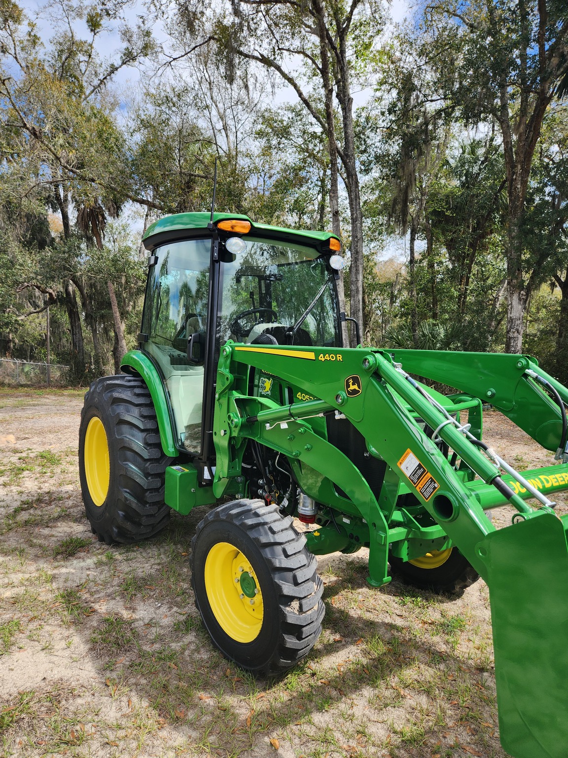 2023 John Deere 4052R Image 3