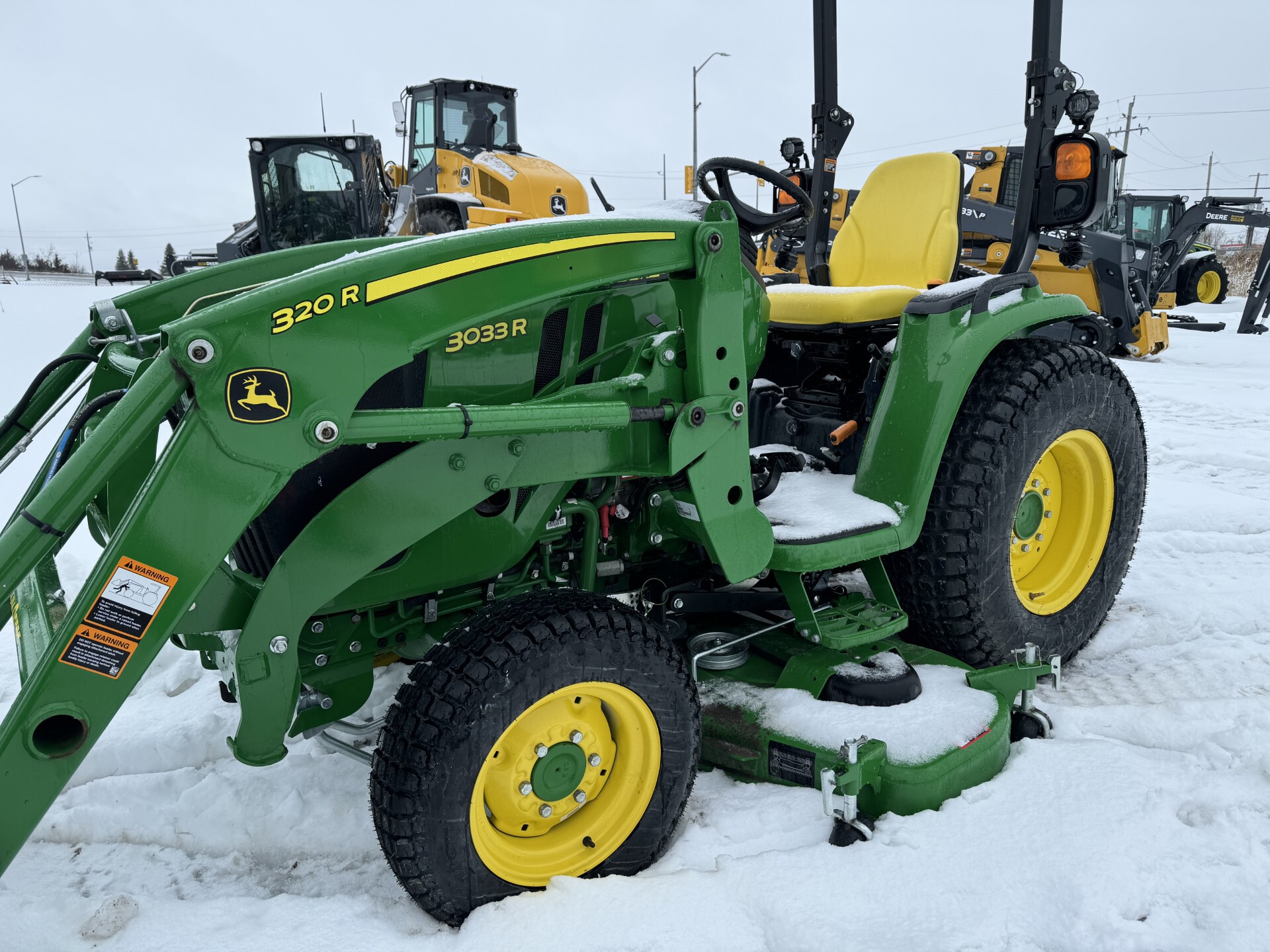 2022 John Deere 3033R Image 1