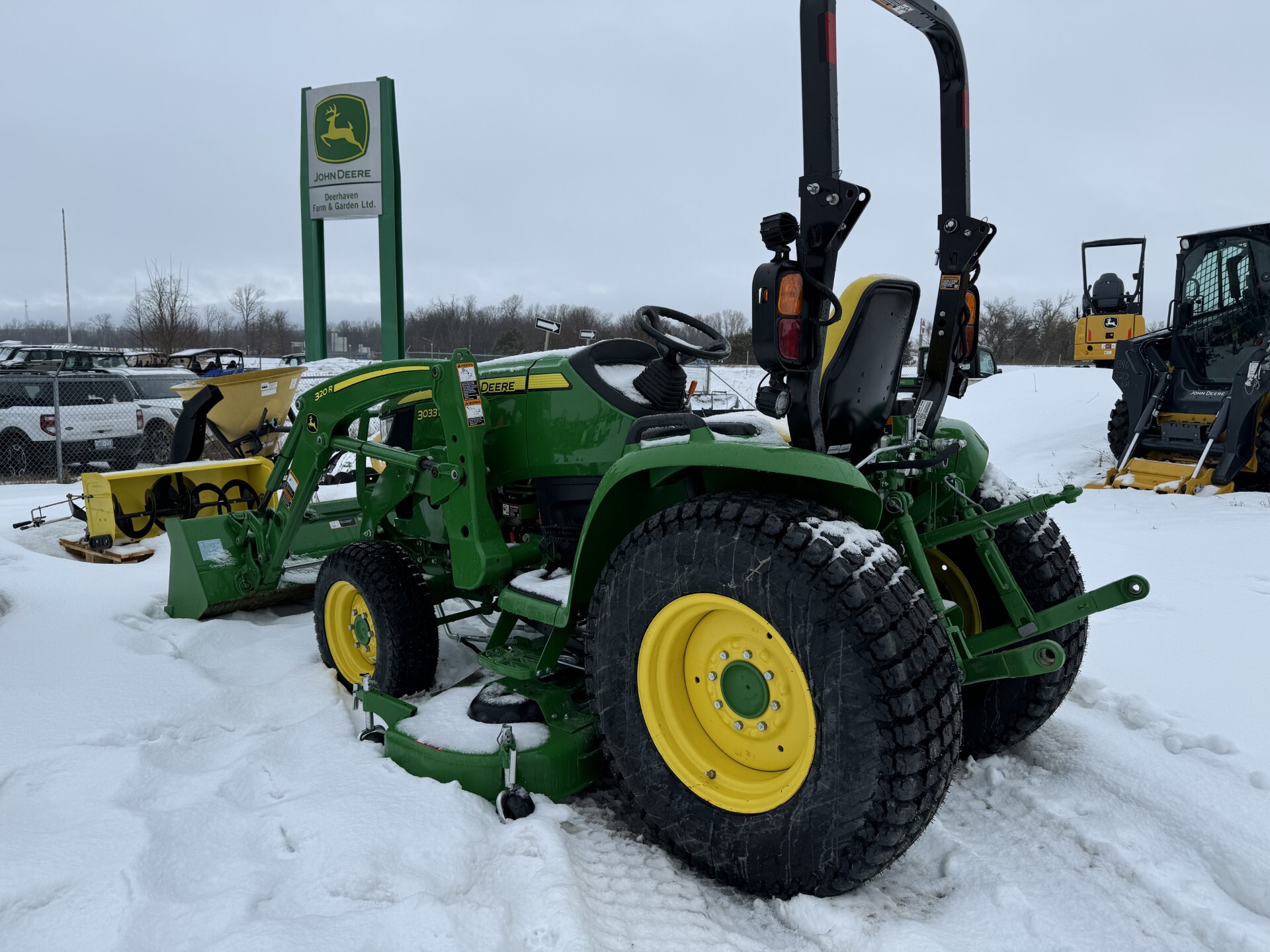 2022 John Deere 3033R Image 3