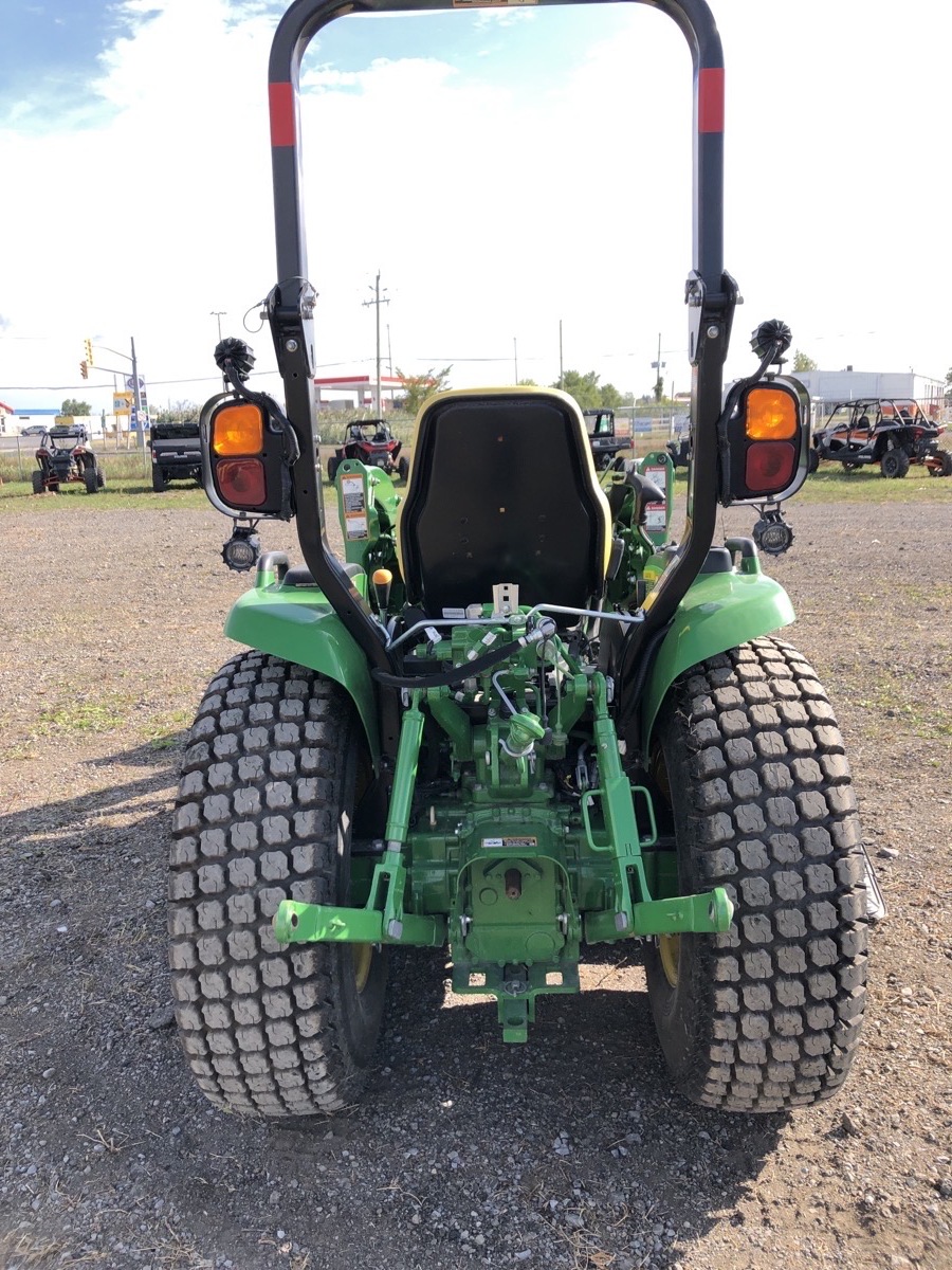 2022 John Deere 3033R Image 2