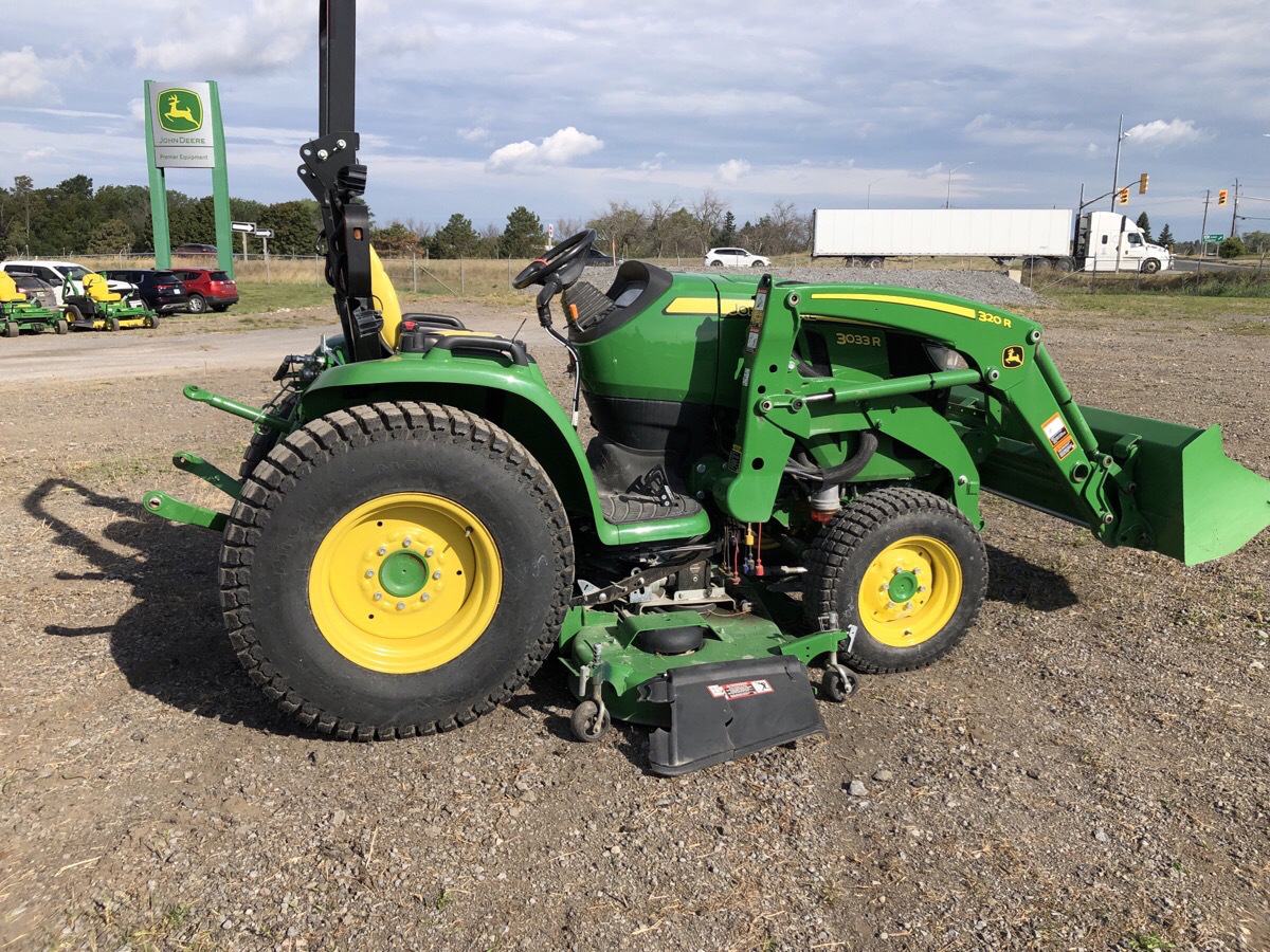 2022 John Deere 3033R Image 3