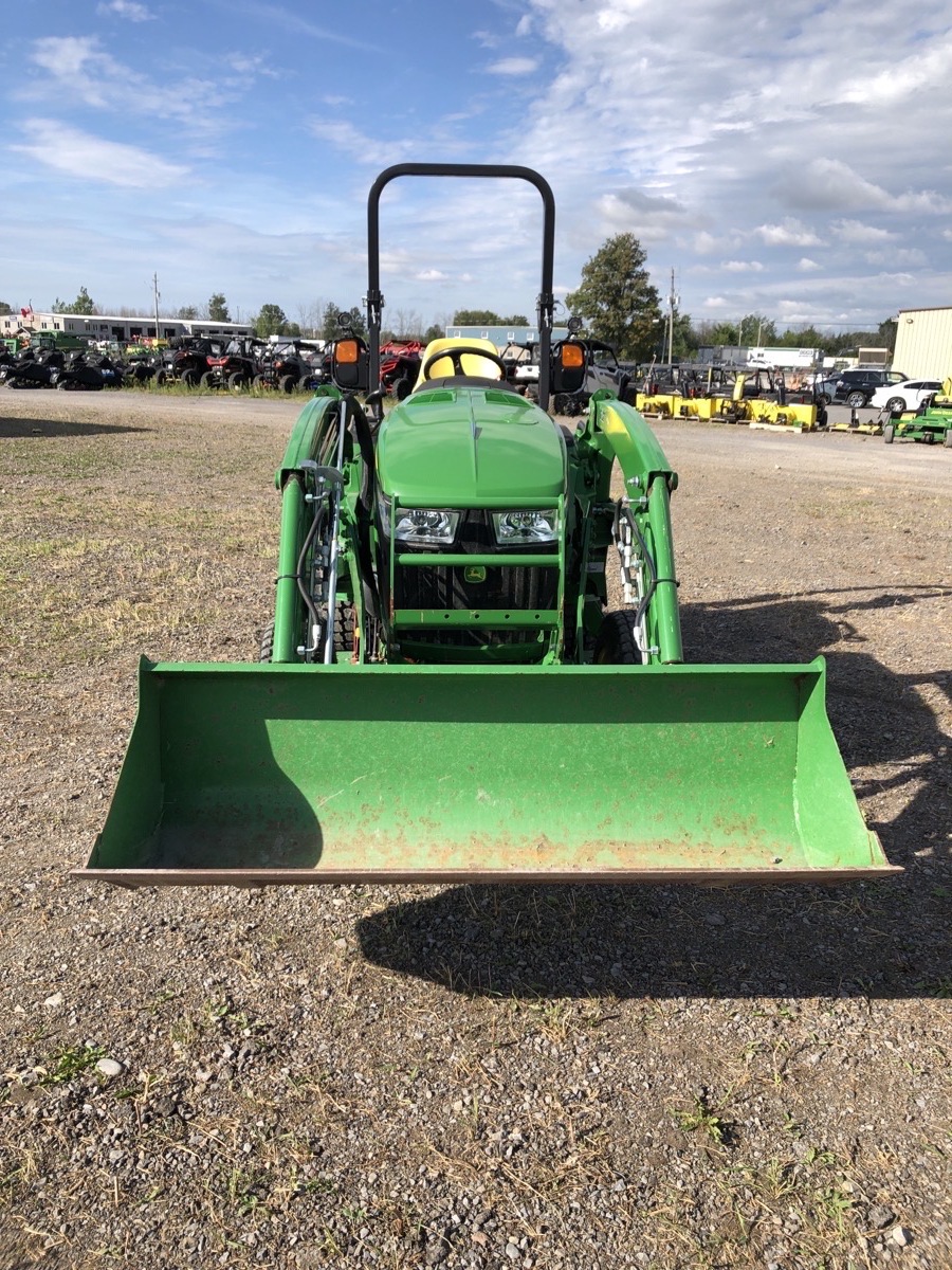 2022 John Deere 3033R Image 4