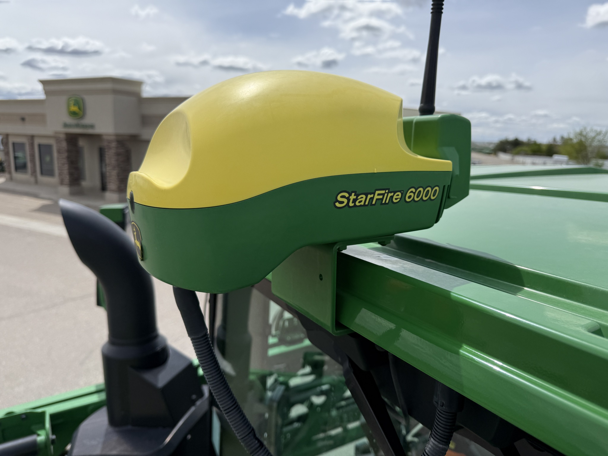 2022 John Deere 412R Image 9