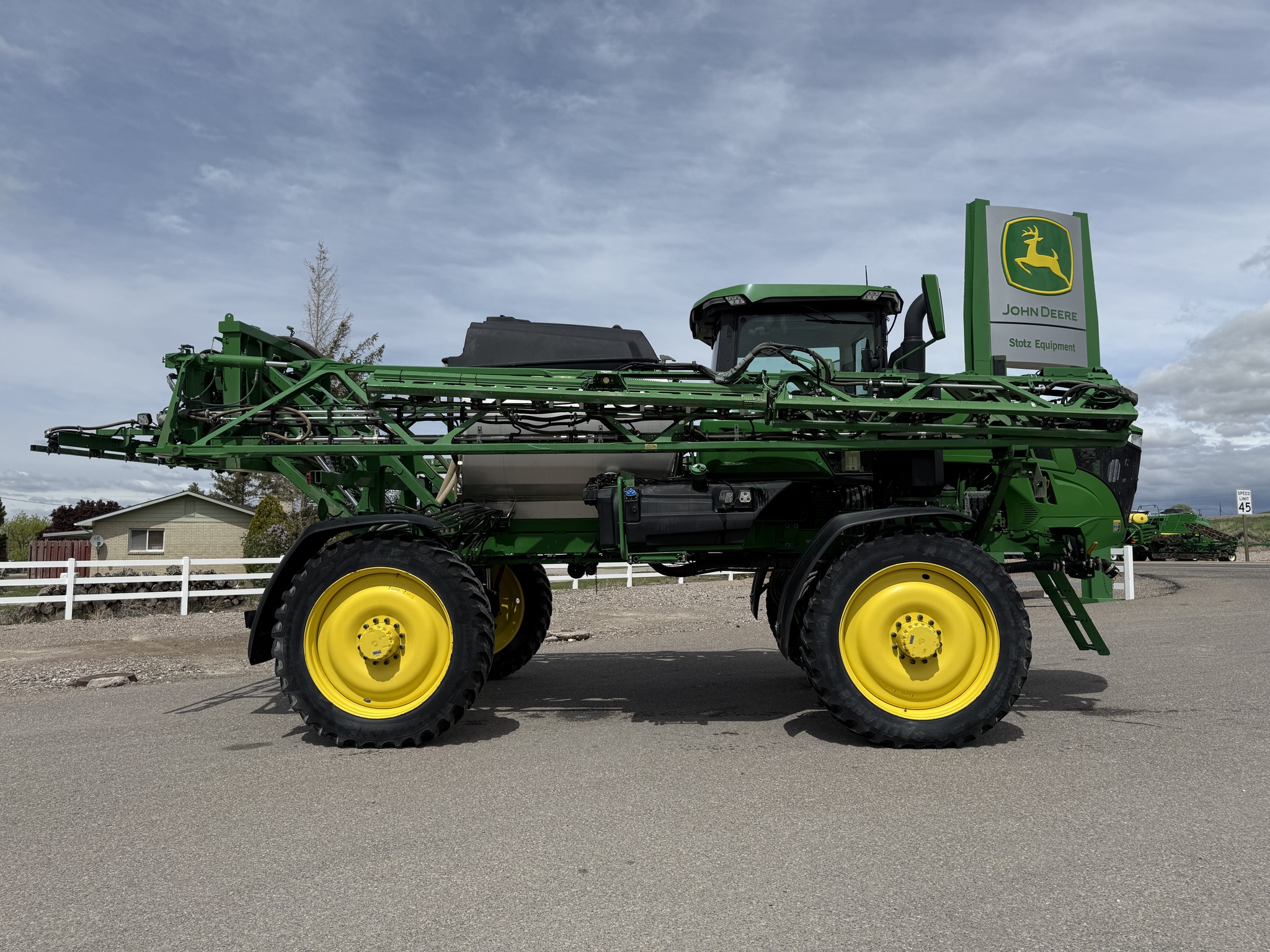 2022 John Deere 412R Image 4