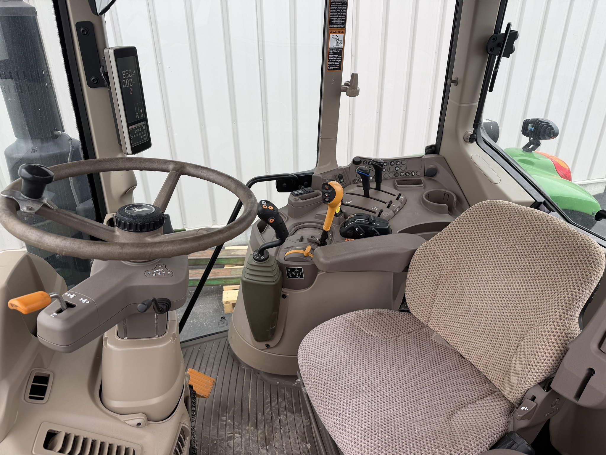 2022 John Deere 6120M Image 9