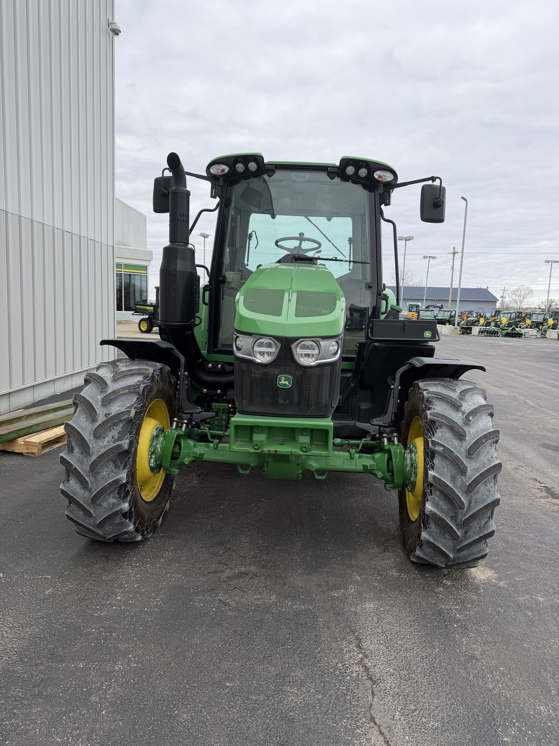 2022 John Deere 6120M Image 3