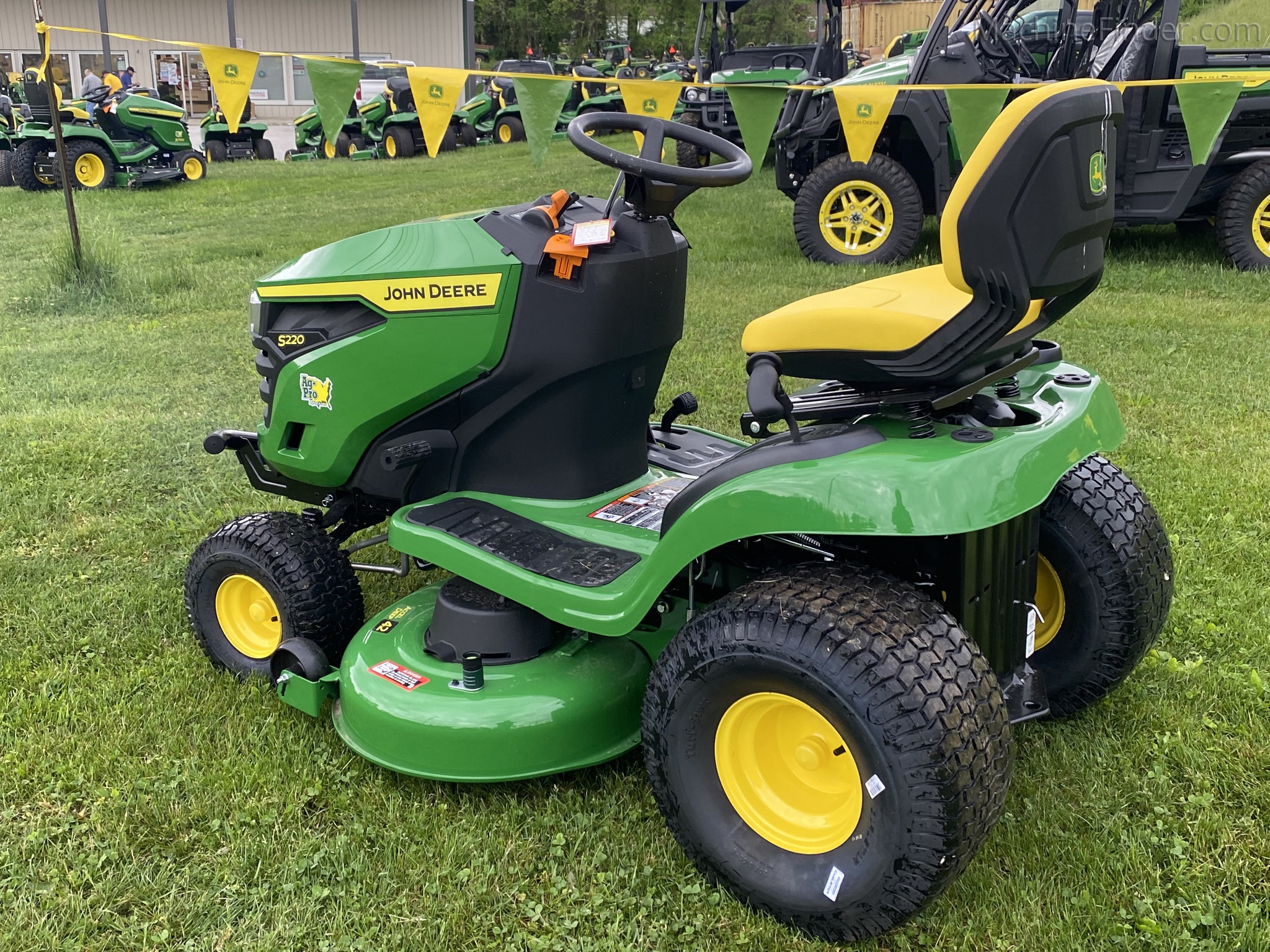 2025 John Deere S220 Image 5