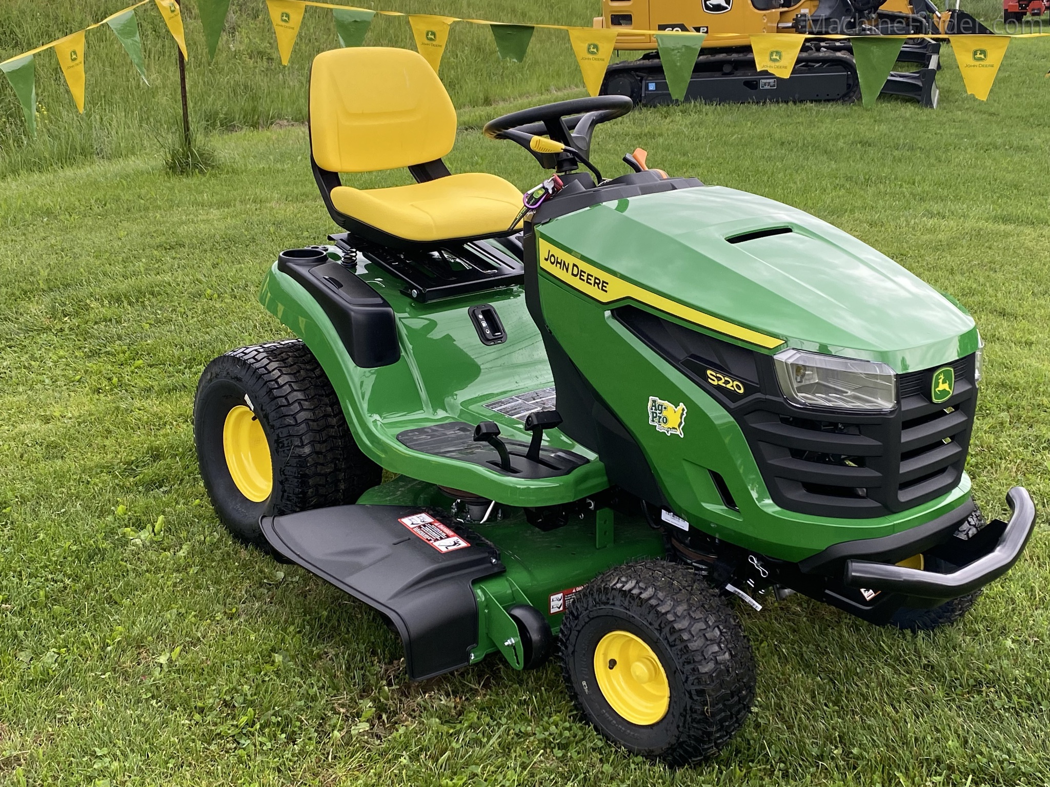 2025 John Deere S220 Image 7