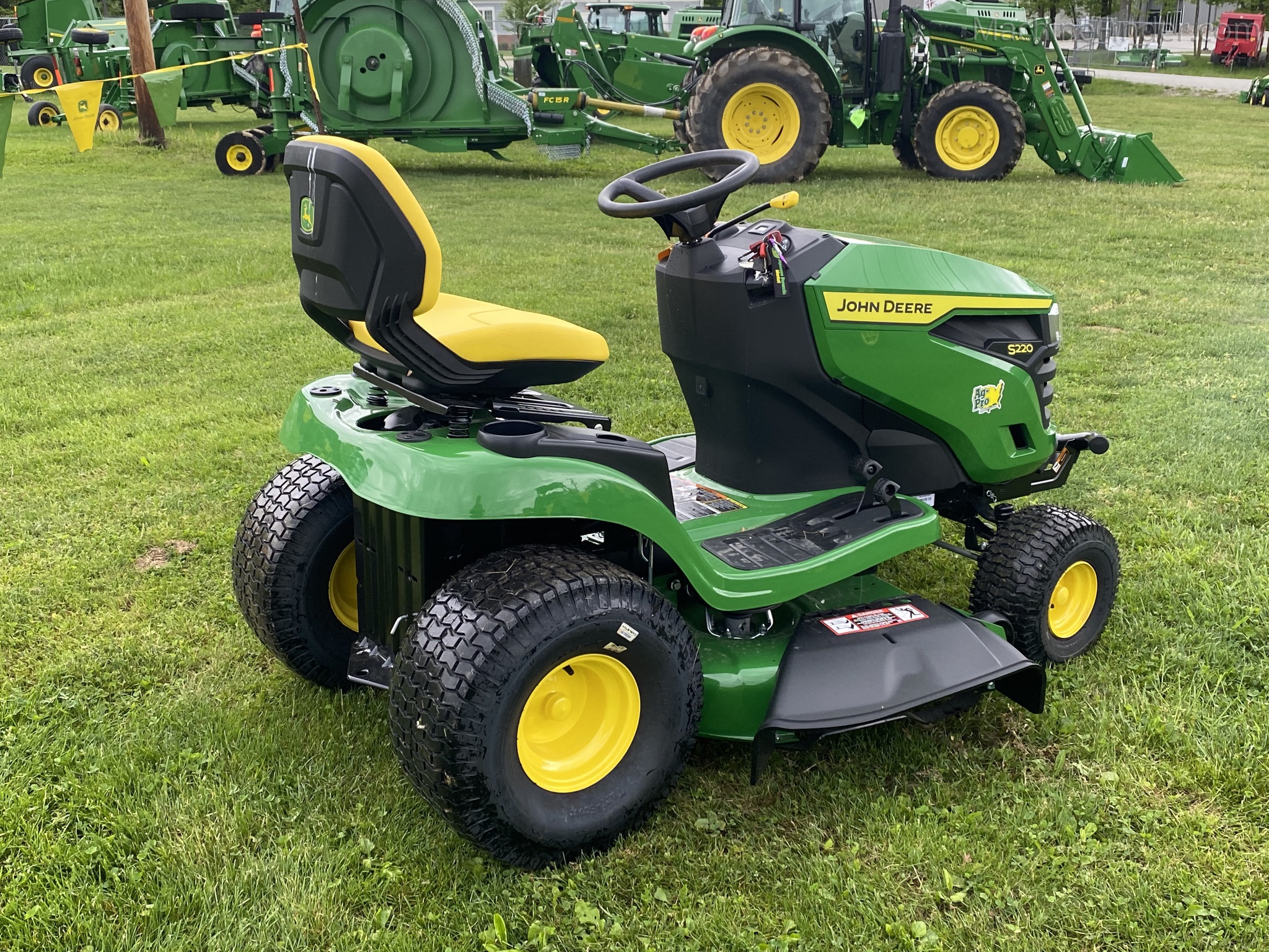 2025 John Deere S220 Image 6
