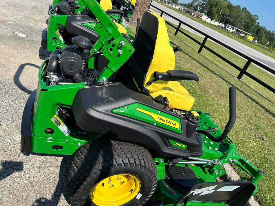 2025 John Deere Z930M Image 1
