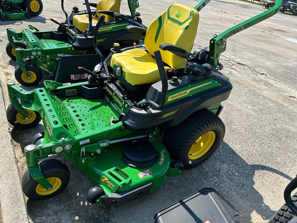 2025 John Deere Z930M Image 3