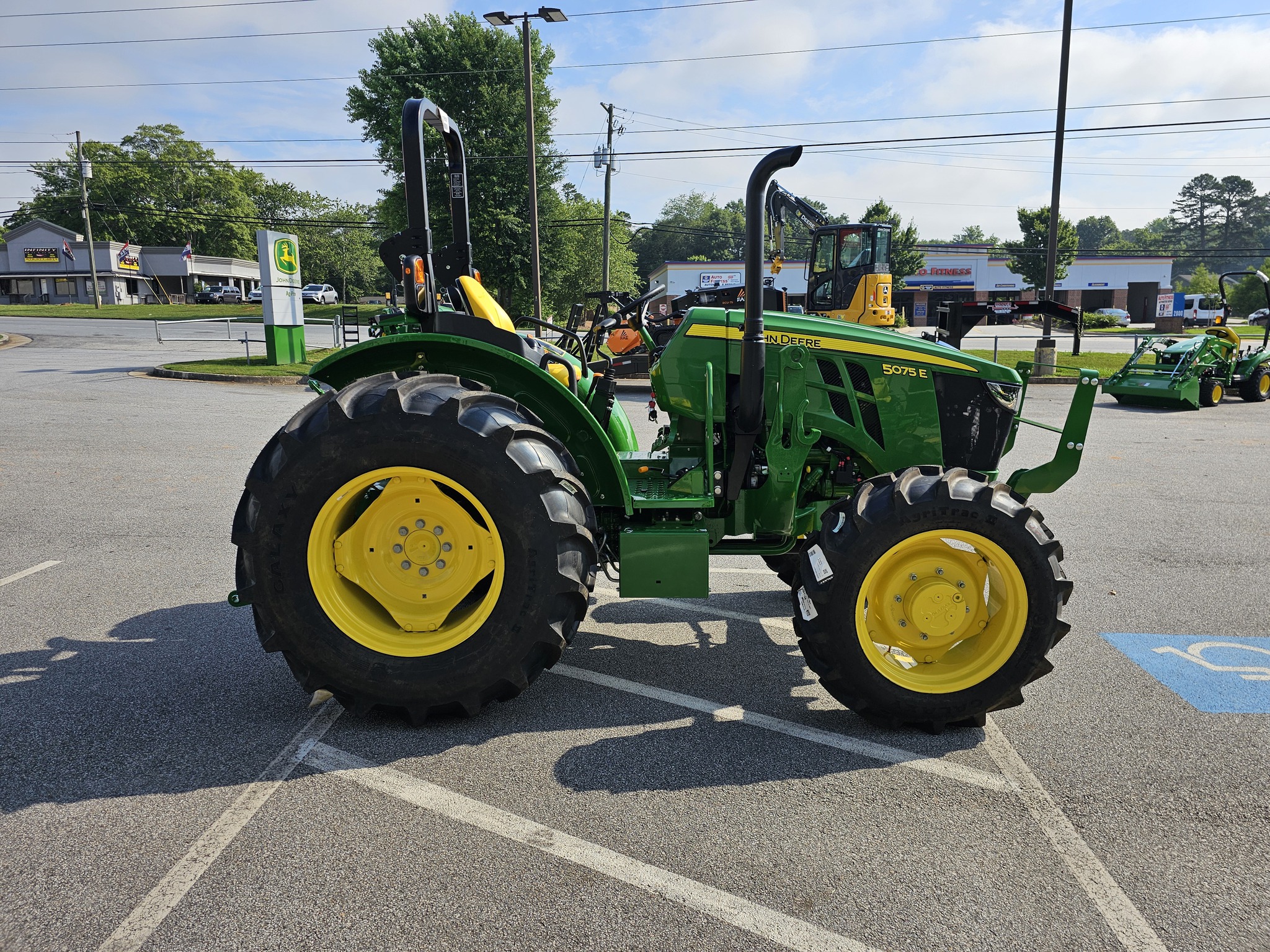 2024 John Deere 5075E Image 6
