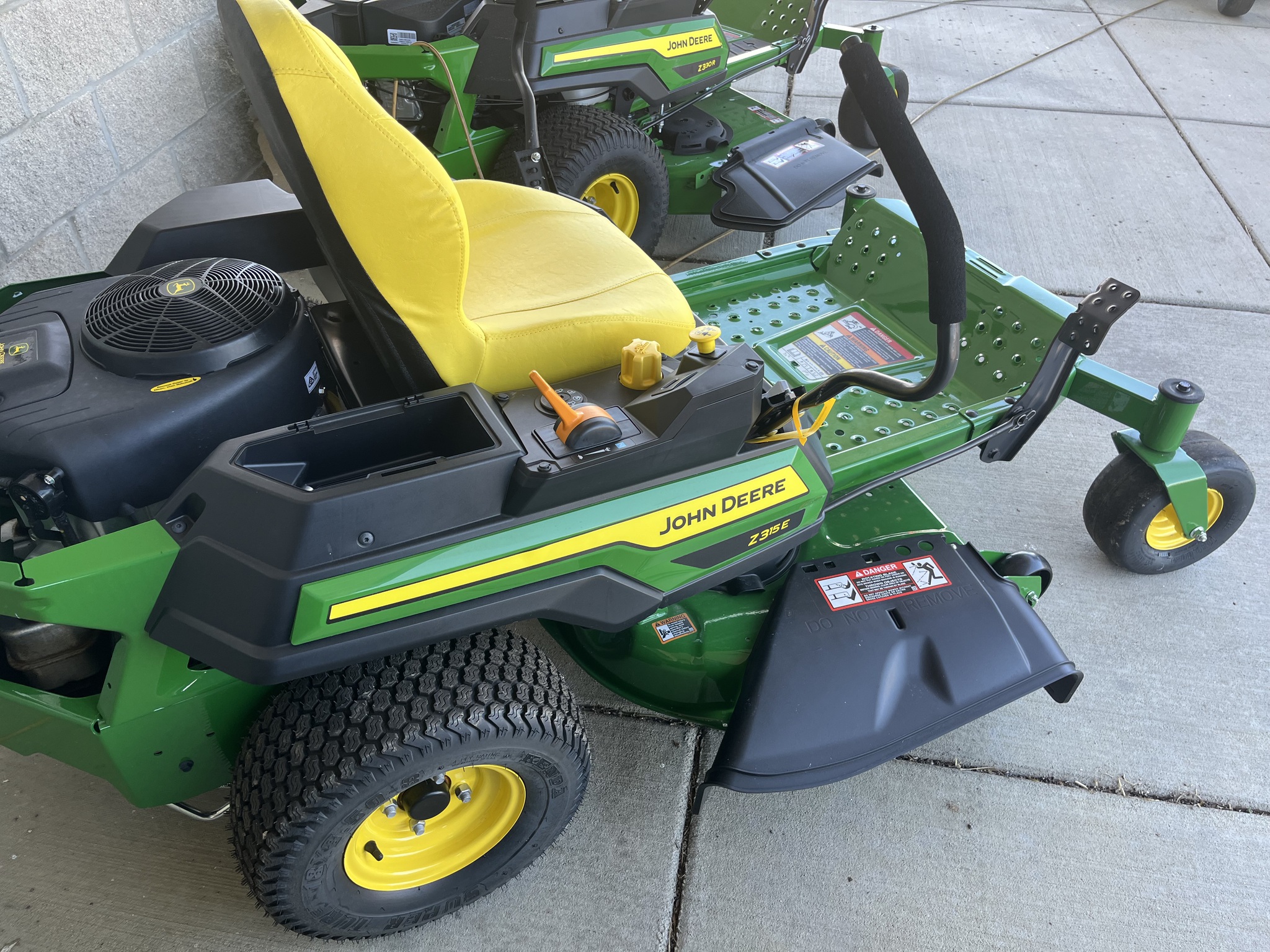 2025 John Deere Z315E Image 2