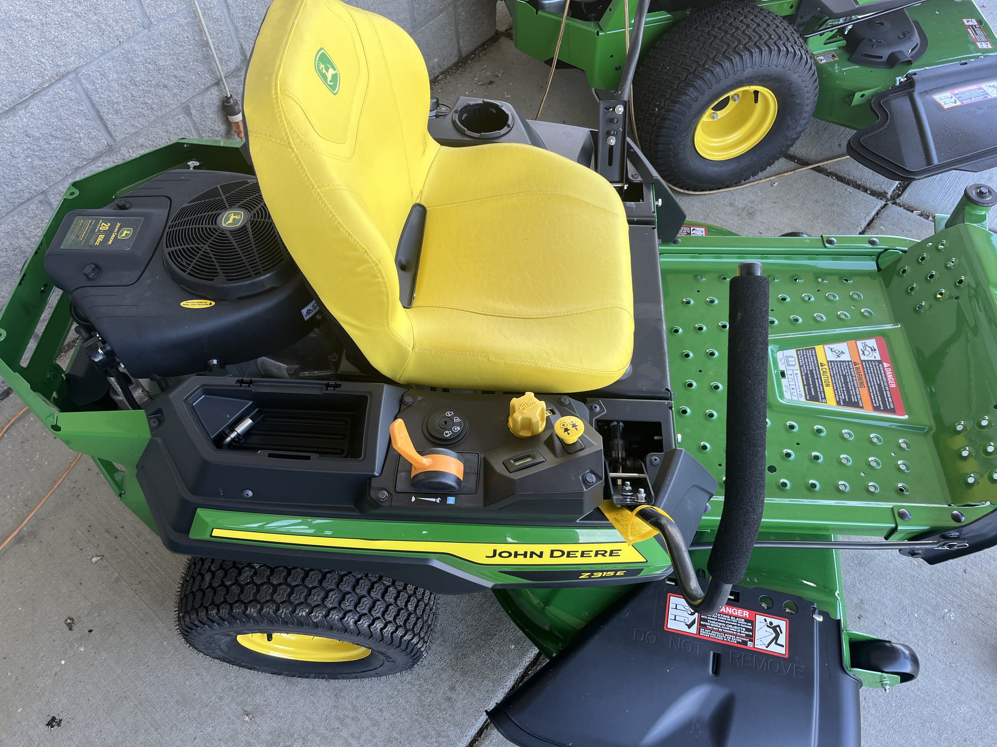 2025 John Deere Z315E Image 3