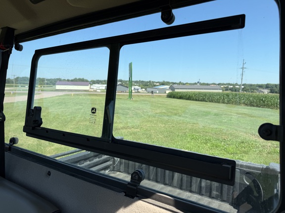 2024 John Deere XUV 835R - Photo22
