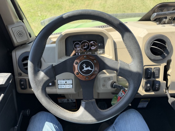 2024 John Deere XUV 835R - Photo24