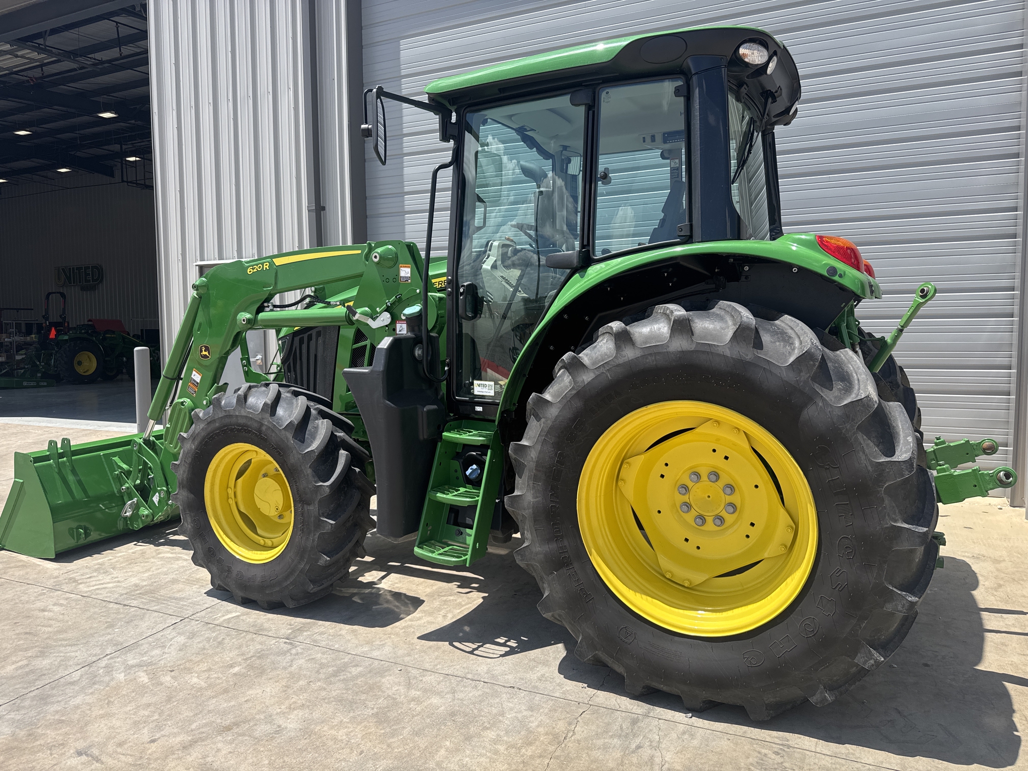 2023 John Deere 6110M Image 9