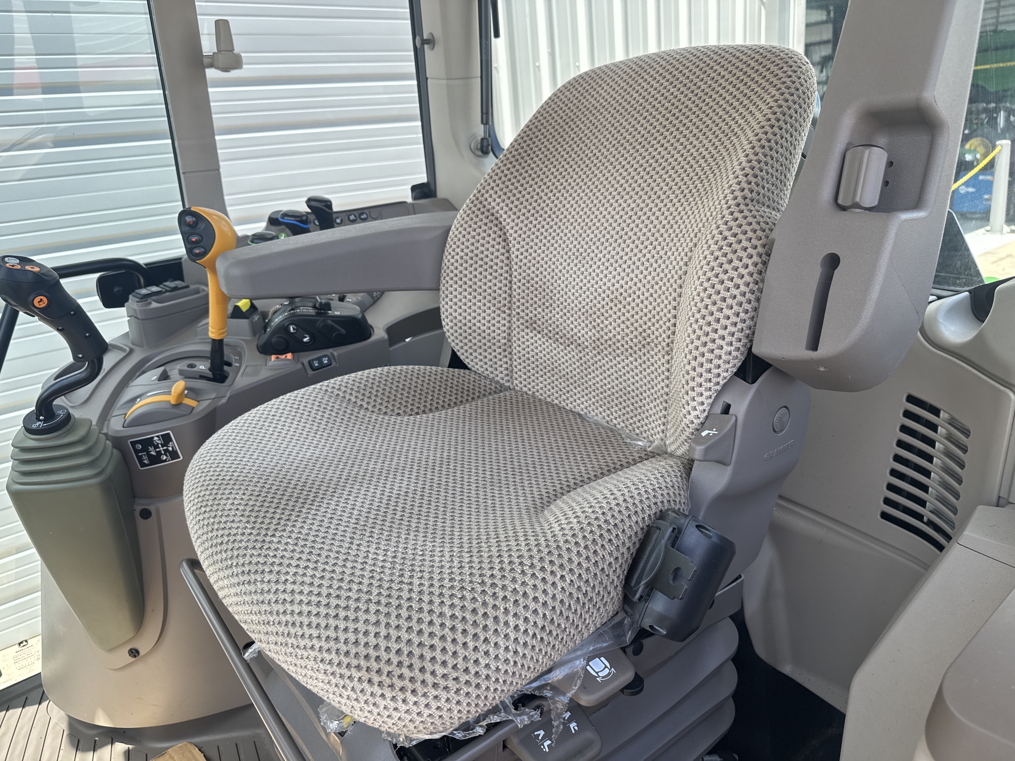 2023 John Deere 6110M Image 11