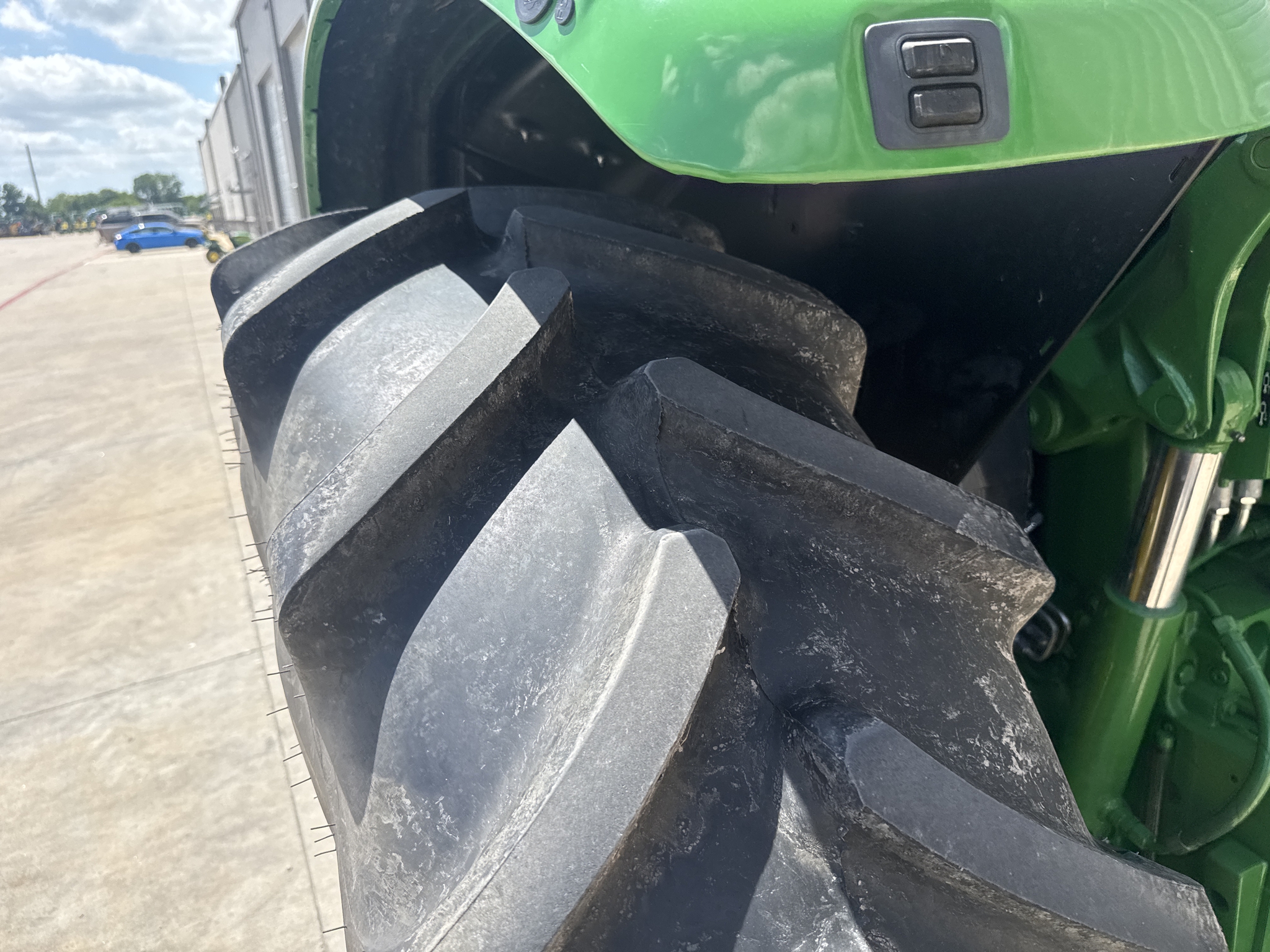 2023 John Deere 6110M Image 25