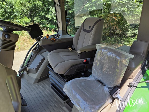 Photo of 2024 John Deere 8R 250