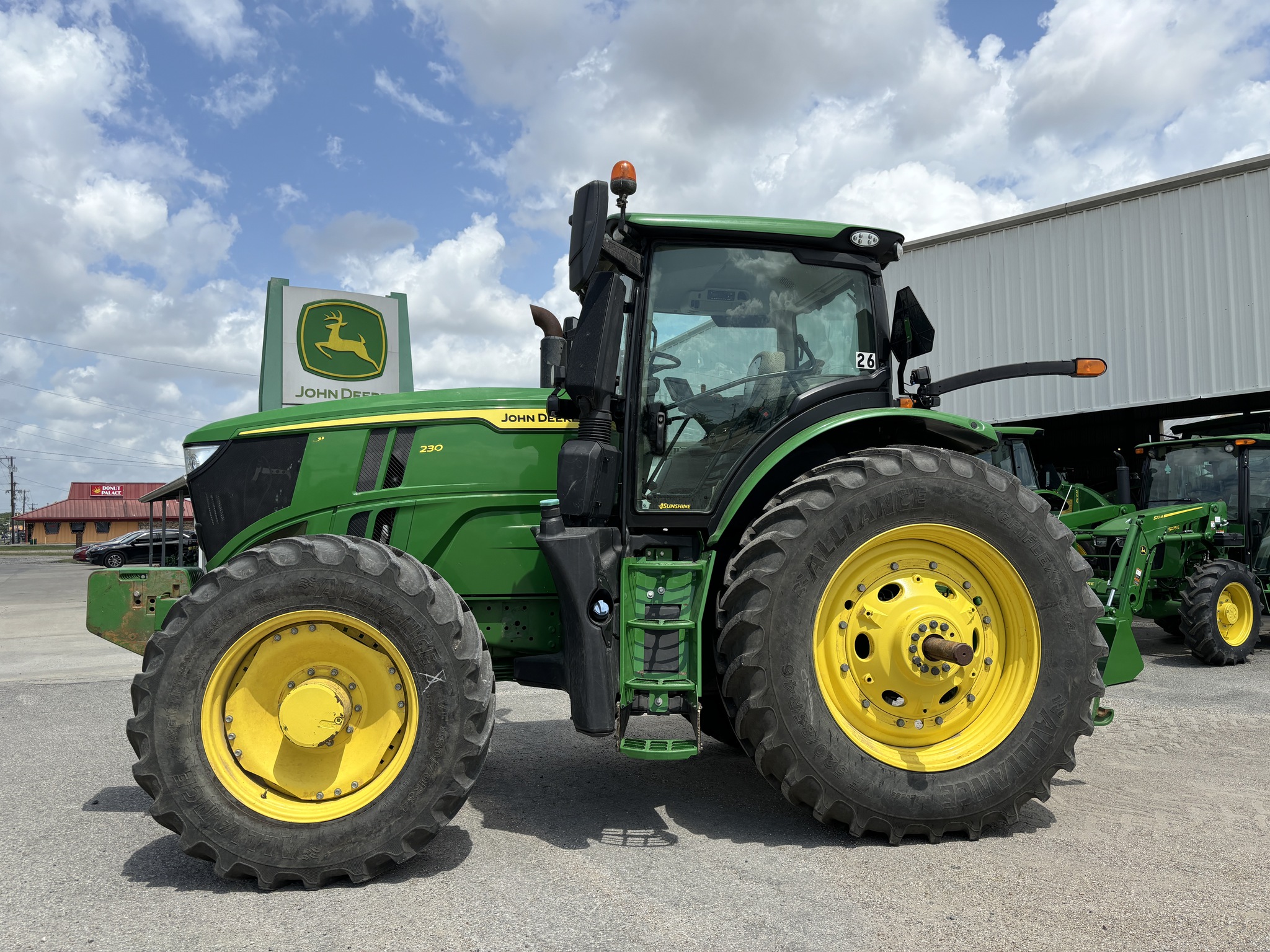 2022 John Deere 6R 230 Image 2