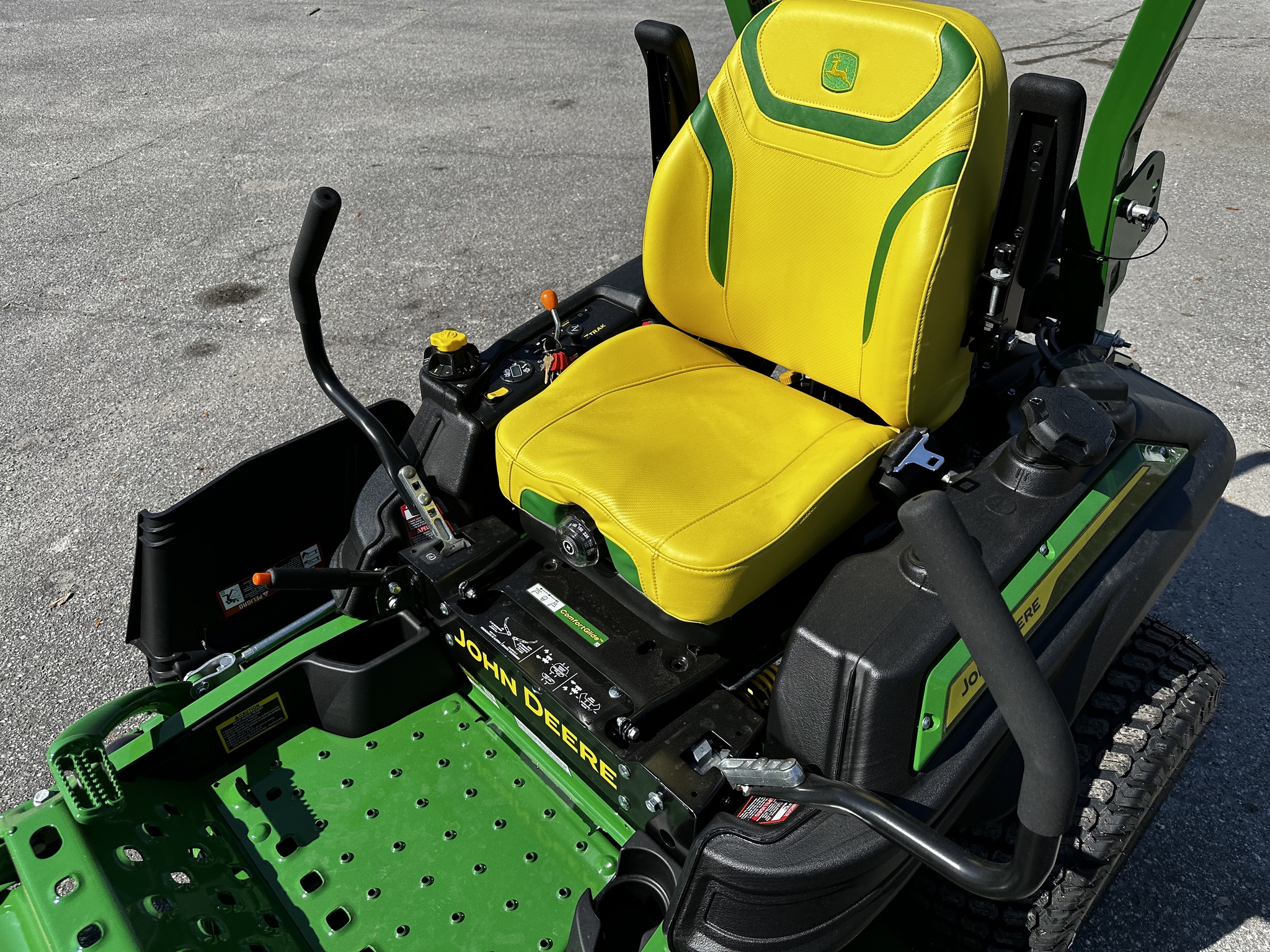 2025 John Deere Z930M Image 7