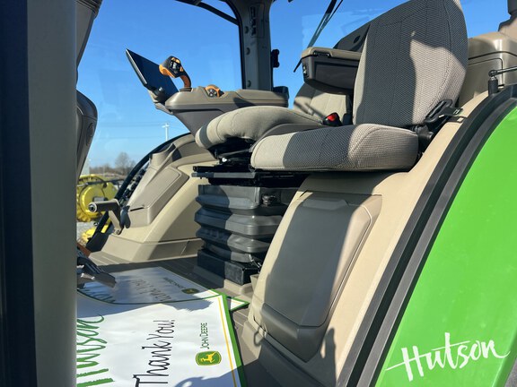 Photo of 2024 John Deere 8R 370