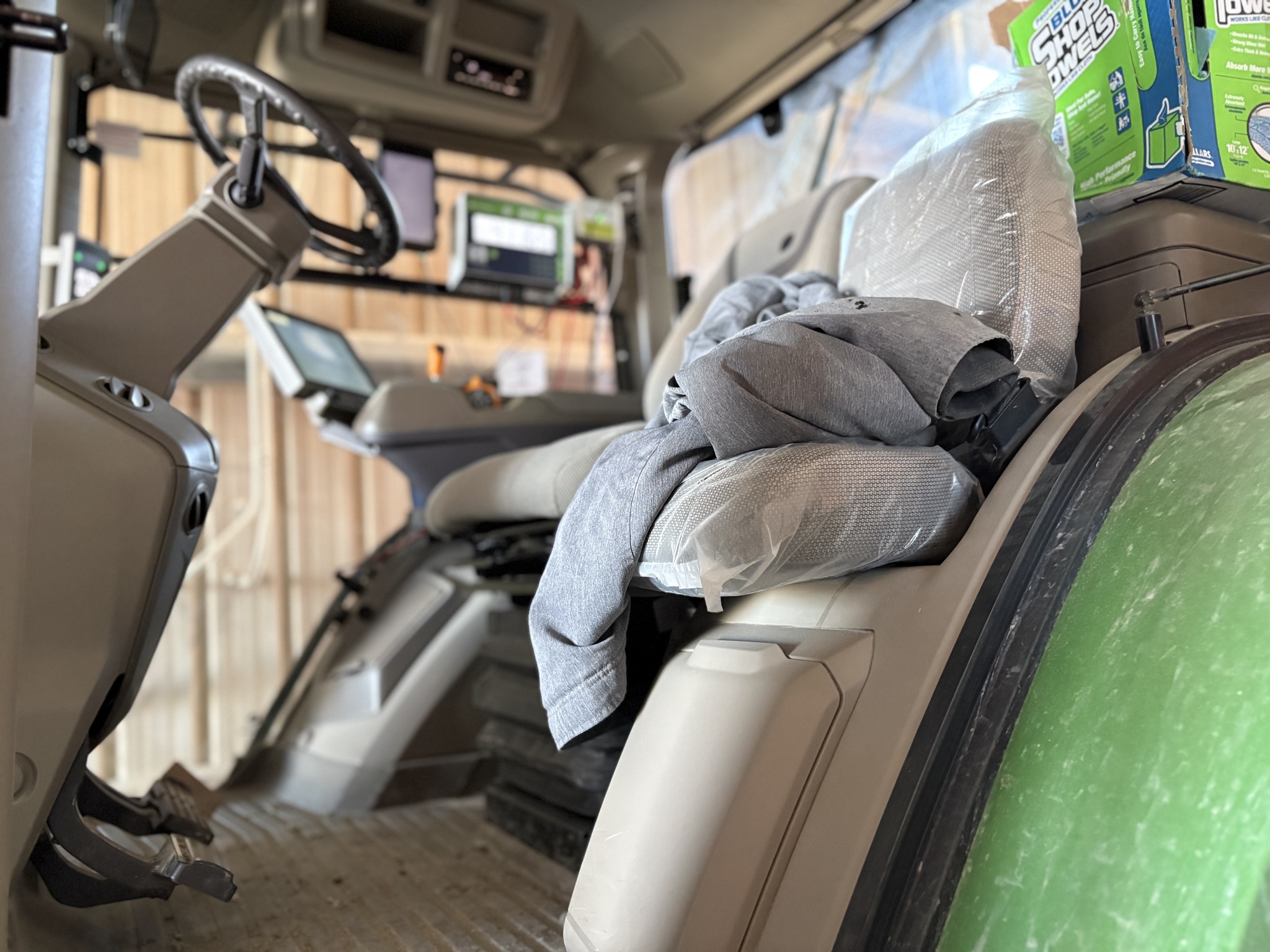 2023 John Deere 7R 270 Image 13