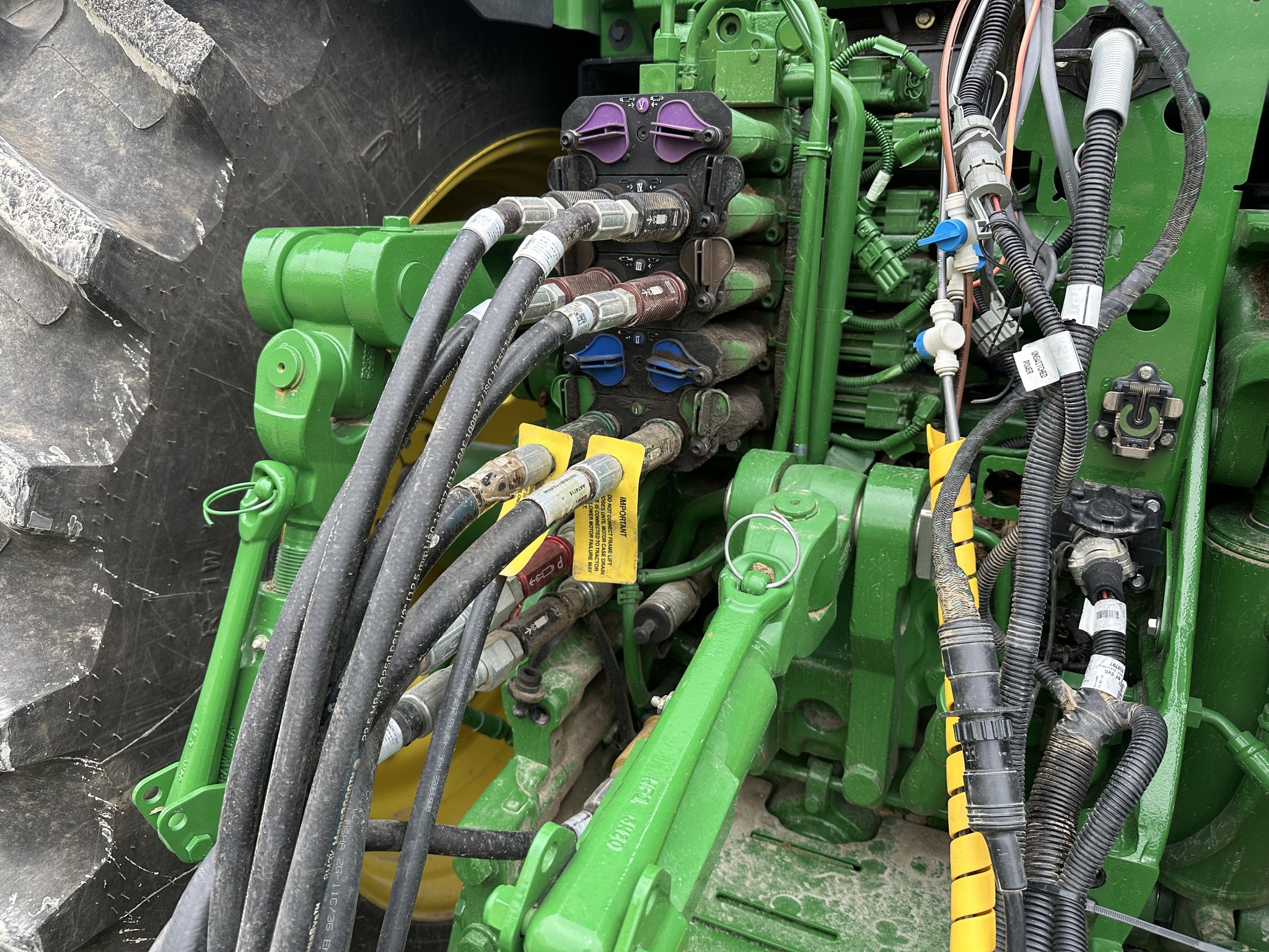 2024 John Deere 8R 340 Image 6