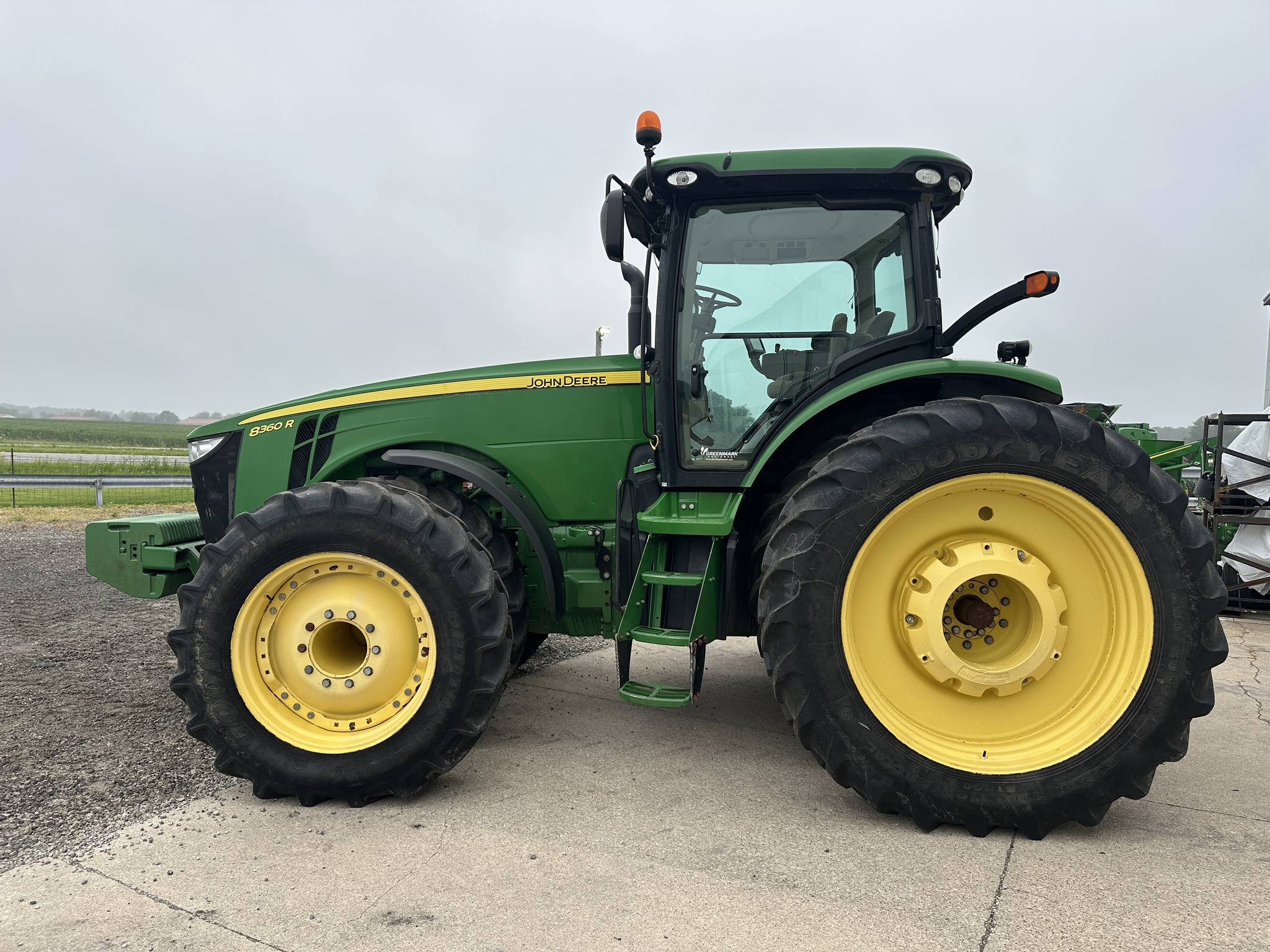 2013 John Deere 8360R Image 3