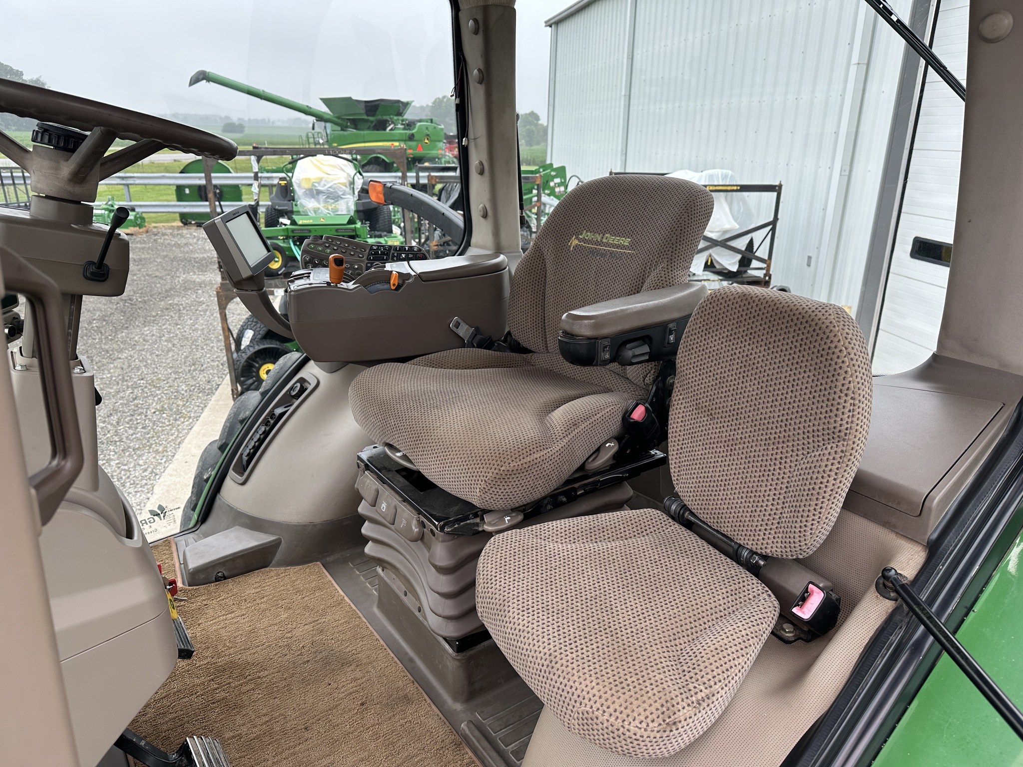 2013 John Deere 8360R Image 8