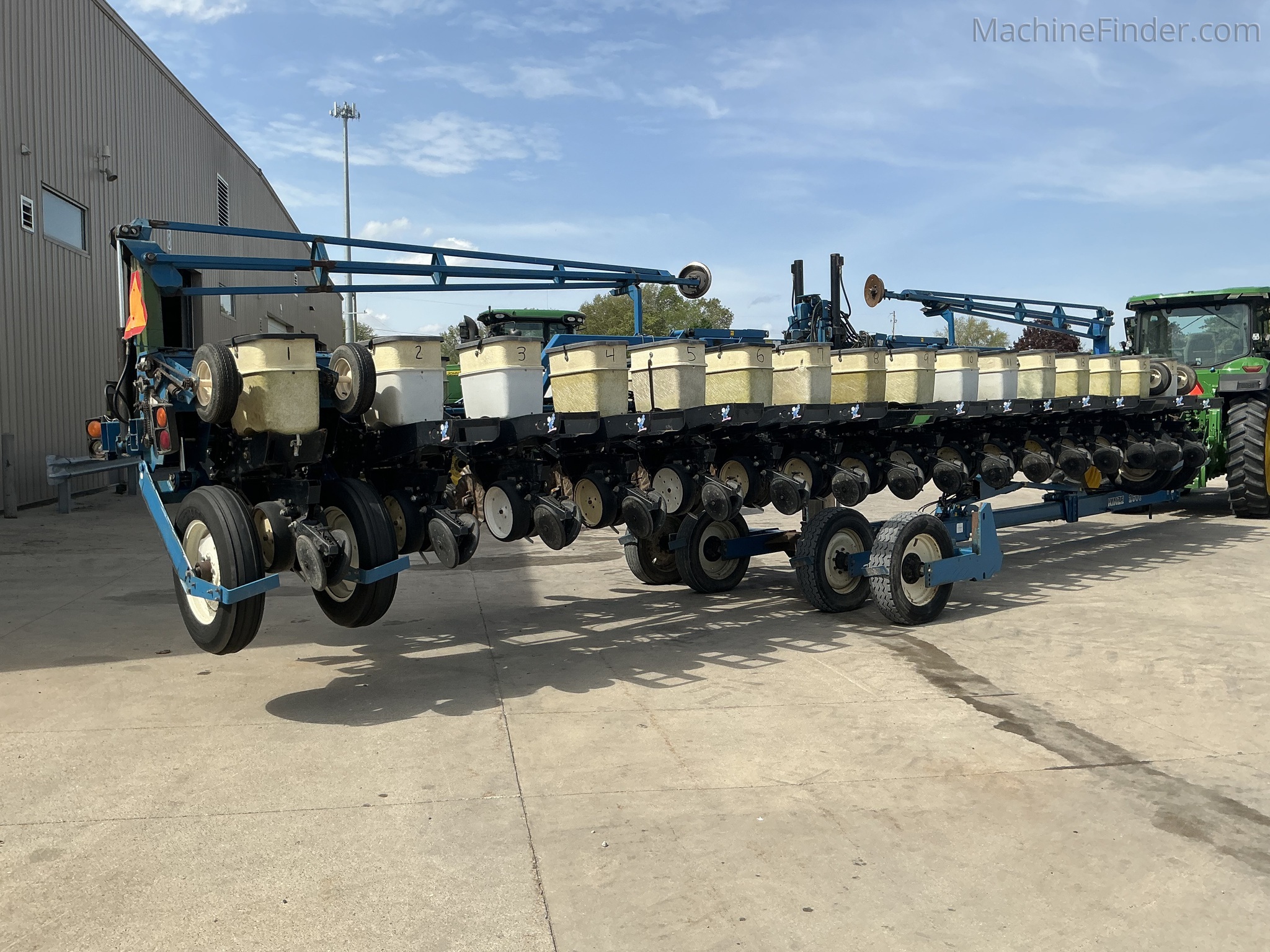 1998 Kinze 2600 | Planters: Drawn | MachineFinder