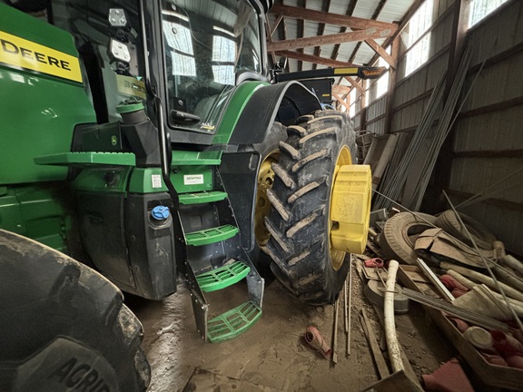 2023 John-Deere 8R 370
