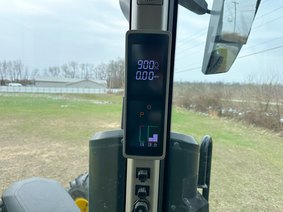 2023 John-Deere 8R 370