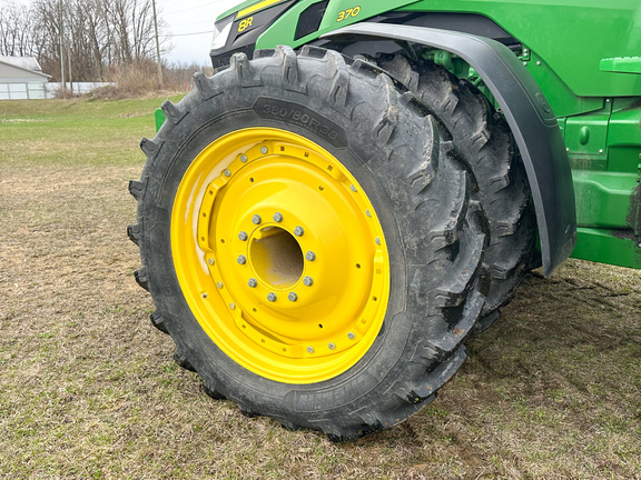 2023 John-Deere 8R 370