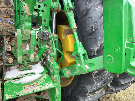 2023 John-Deere 8R 370