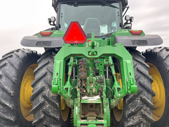 2023 John-Deere 8R 370