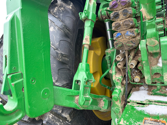 2023 John-Deere 8R 370