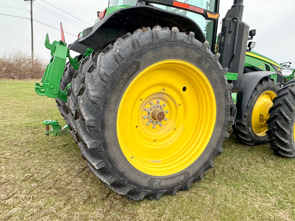 2023 John-Deere 8R 370